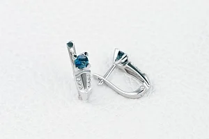 Серьги из белого золота с 2 сапфирами и 12 бриллиантами