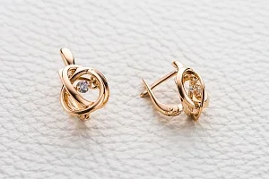 Серьги из красного золота с 2 бриллиантами