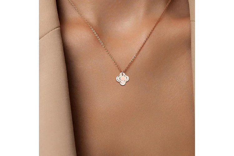 Подвеска Клевер из красного золота с перламутром