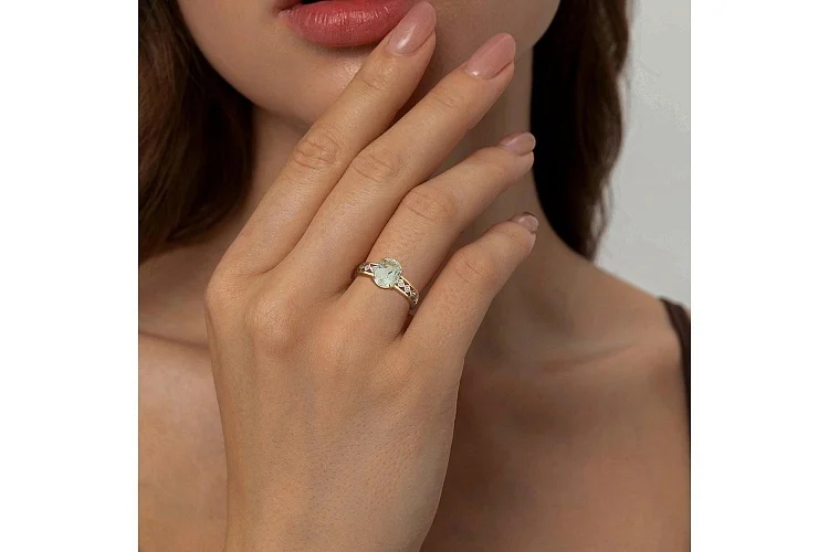 Кольцо из жёлтого золота с аметистом и 6 бриллиантами