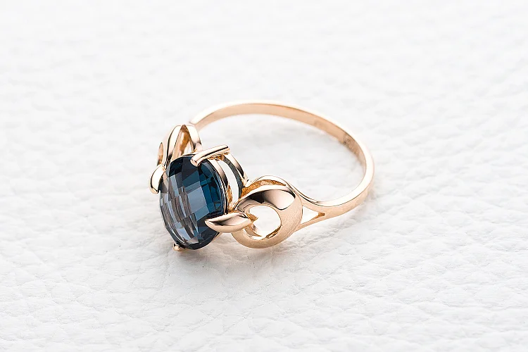 Кольцо из красного золота с топазом лондон