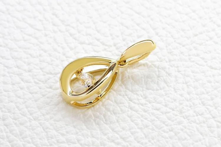 Подвеска из жёлтого золота с фианитом