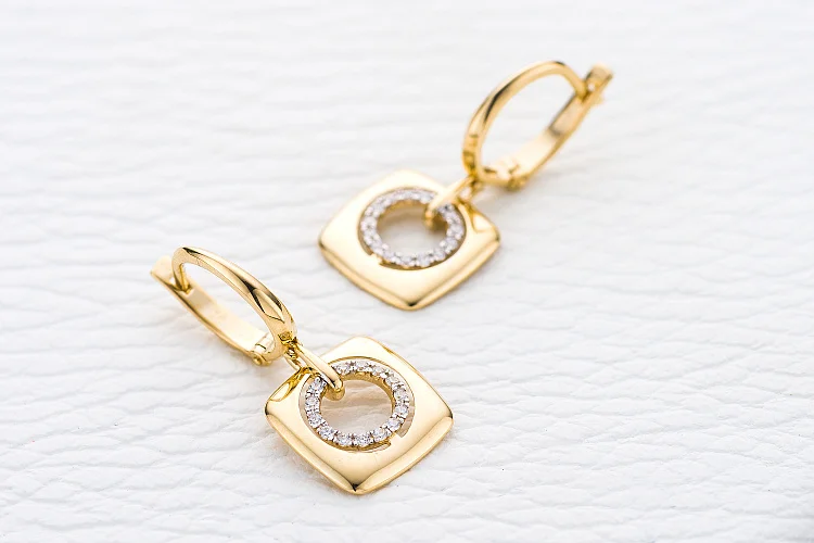 Серьги из жёлтого золота с 28 фианитами