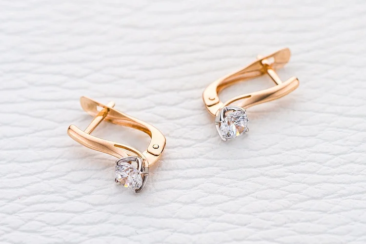 Серьги из красного золота с 2 кристаллами swarovski