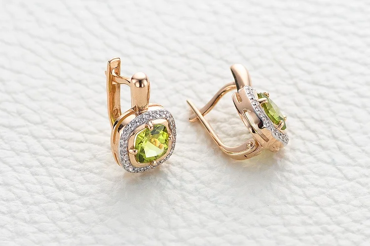 Серьги из красного золота с 2 хризолитами и 48 фианитами