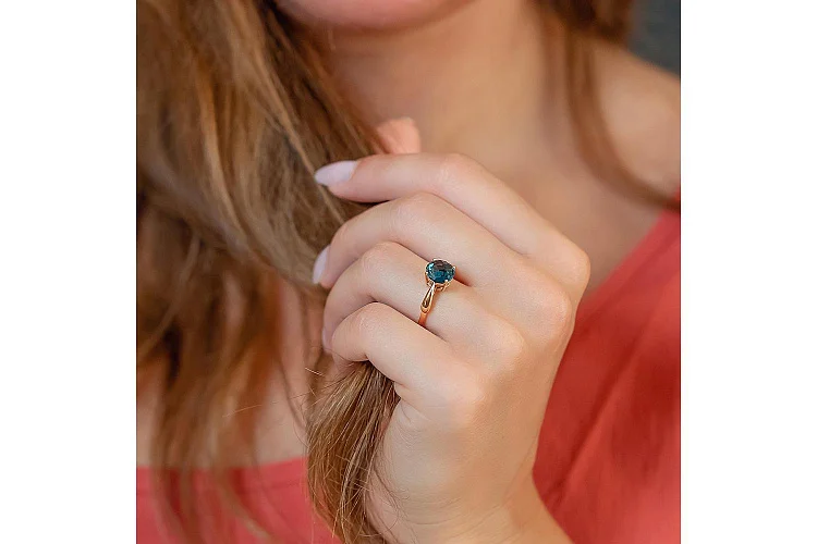 Кольцо из красного золота с топазом лондон