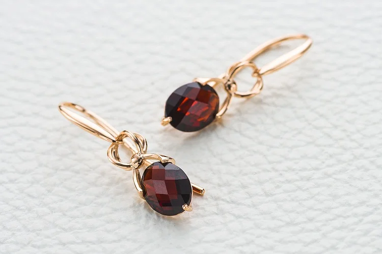 Серьги из красного золота с 2 гранатами