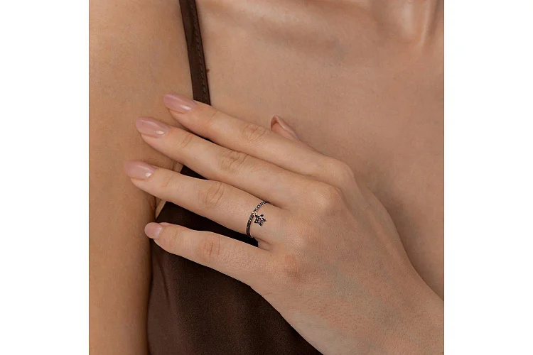 Кольцо Звезда из красного золота с 24 фианитами