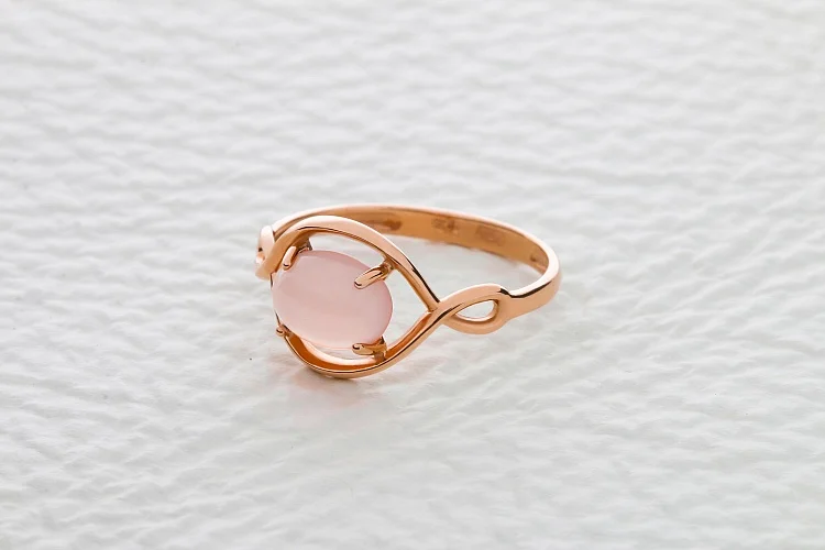 Кольцо из красного золота с агатом