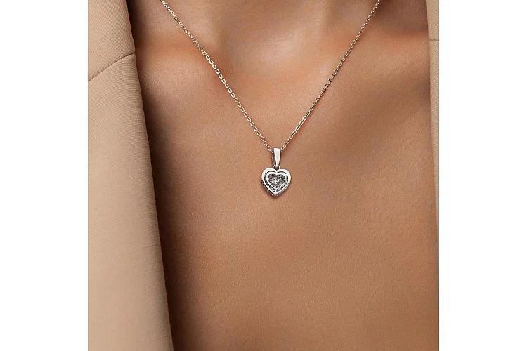 Подвеска Сердце из белого золота с 32 выращенными бриллиантами