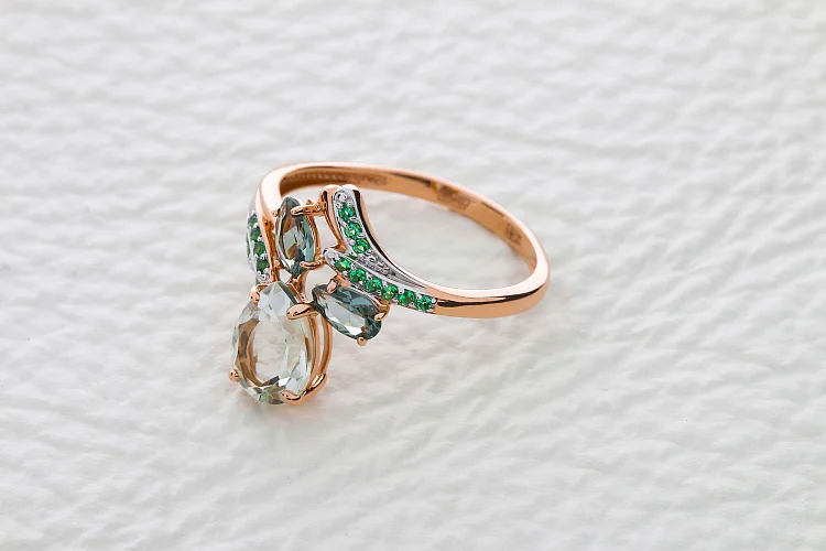 Кольцо из красного золота с празиолитом, турмалинами и фианитами