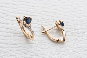Серьги из красного золота с 2 сапфирами и 12 бриллиантами