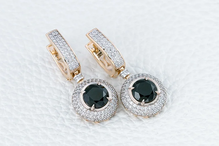 Серьги из жёлтого золота с 2 шпинелями и 278 фианитами