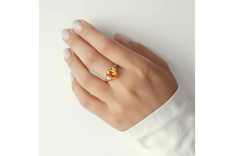 Кольцо из красного золота с цитрином и 6 фианитами