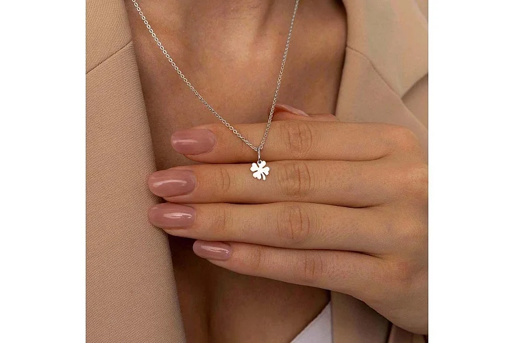 Подвеска Клевер из белого золота без вставок
