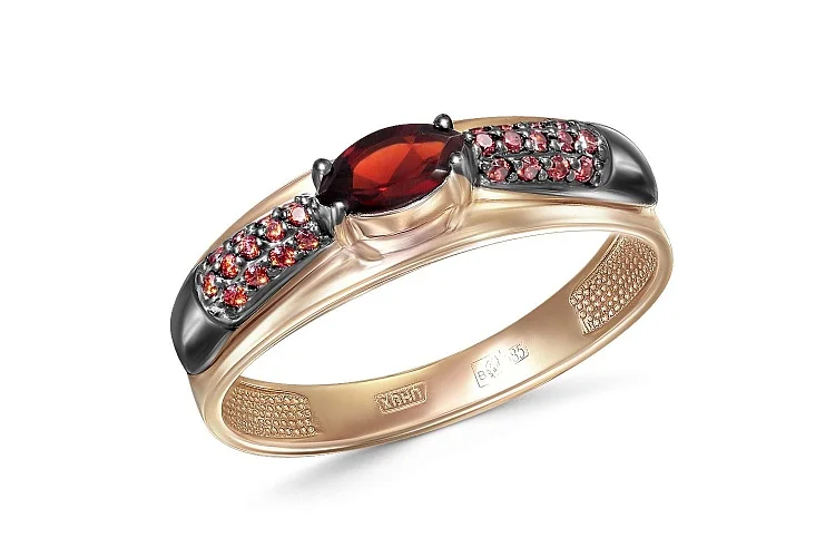 Кольцо из красного золота с гранатом и 26 фианитами