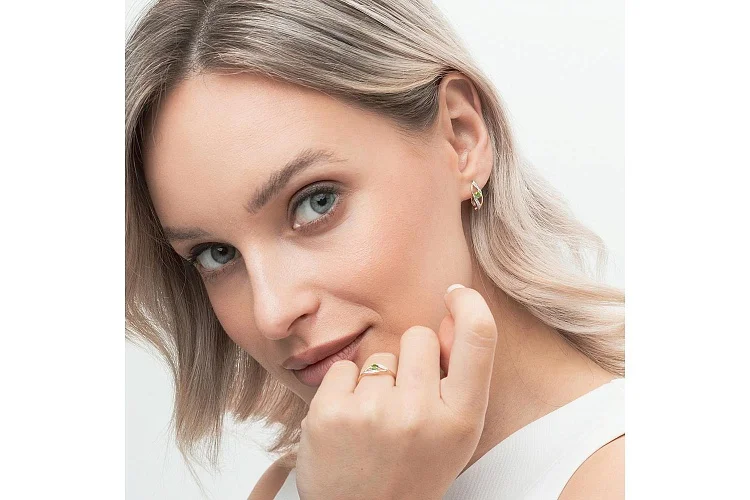 Серьги из красного золота с 2 хризолитами и 16 фианитами