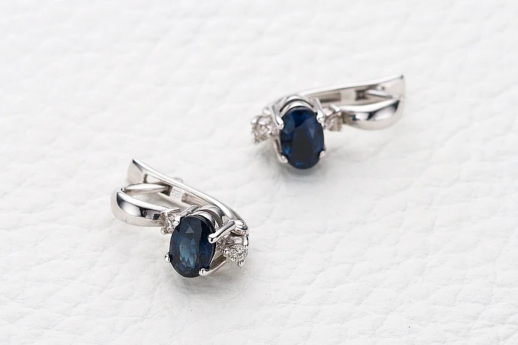 Серьги из белого золота с 2 сапфирами и 4 бриллиантами