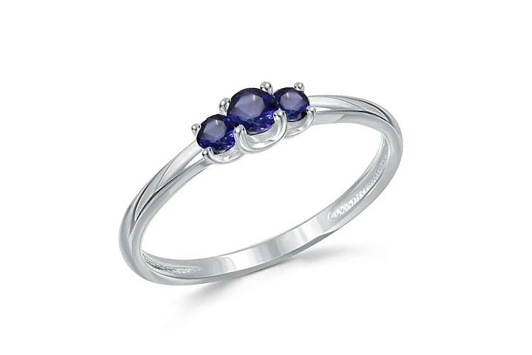 Кольцо из белого золота с 3 сапфирами