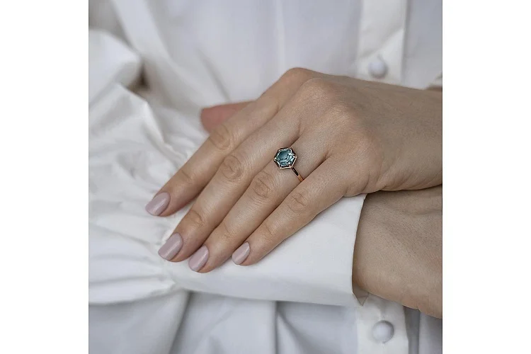 Кольцо из красного золота с ситаллом