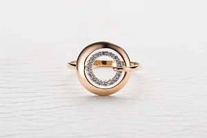 Кольцо Круг из красного золота с 14 фианитами