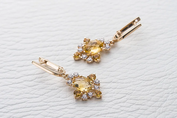 Серьги из красного золота с 8 цитринами и 14 фианитами