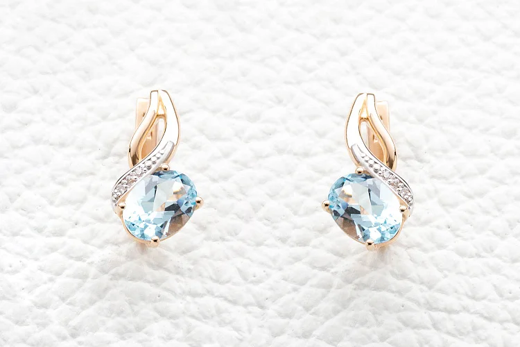 Серьги из красного золота с 2 топазами sky и 6 фианитами