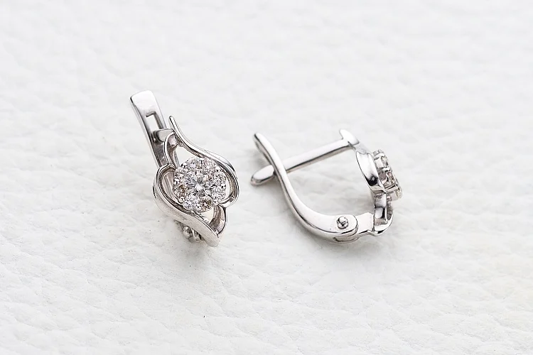 Серьги Цветы из белого золота с 18 бриллиантами