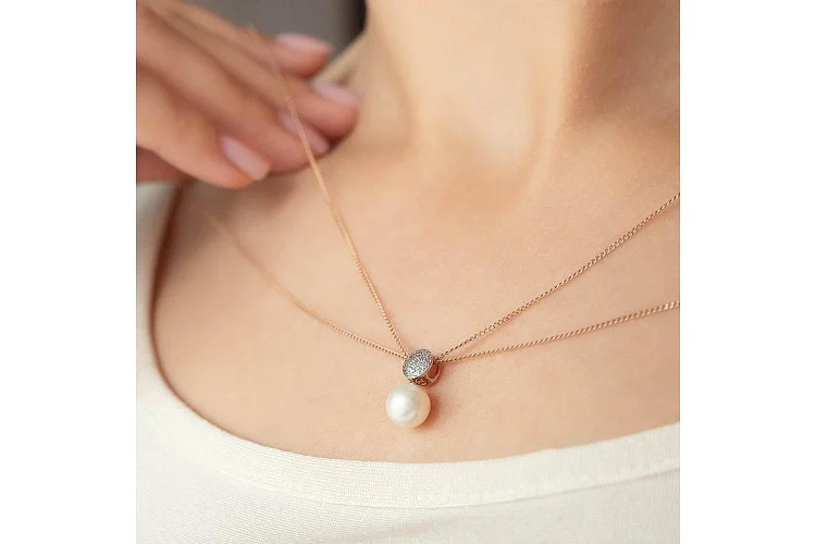 Подвеска из красного золота с жемчугом и 31 фианитами