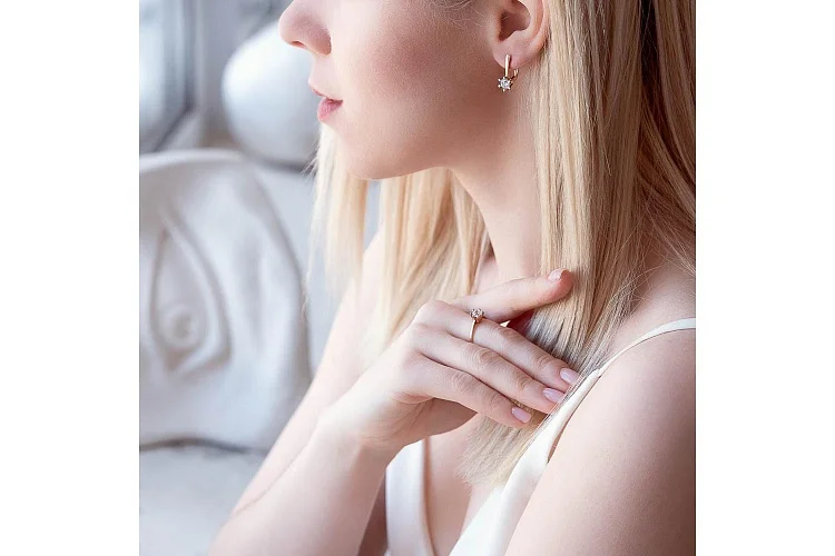 Серьги из красного золота с 2 кристаллами swarovski