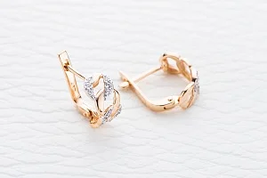 Серьги из красного золота с 24 фианитами