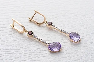 Серьги из красного золота с аметистами, гранатами и фианитами