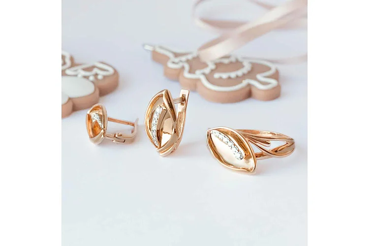 Серьги из красного золота с 12 фианитами