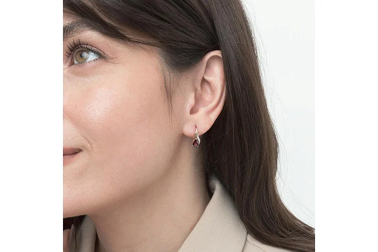 Серьги из красного золота с 2 гранатами и 6 фианитами