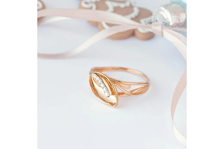 Кольцо Цветок из красного золота с 6 бриллиантами