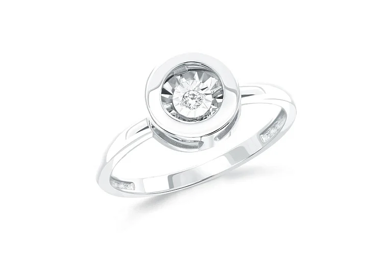 Кольцо из белого золота с бриллиантом