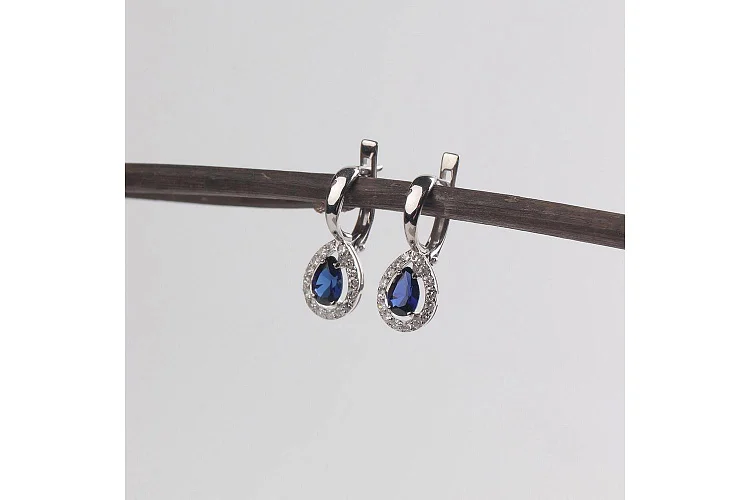 Серьги из белого золота с 2 сапфирами и 32 бриллиантами