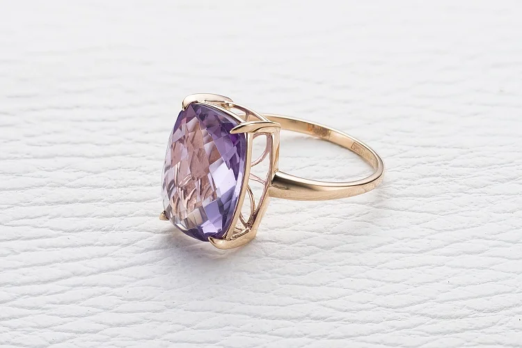 Кольцо из красного золота с аметистом