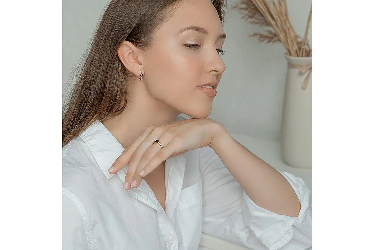 Серьги из красного золота с 2 гранатами и 10 фианитами