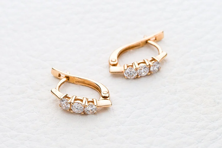 Серьги из красного золота с 6 бриллиантами