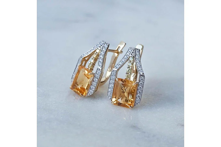 Серьги из жёлтого золота с 2 цитринами и 56 фианитами