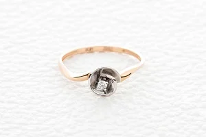 Кольцо из красного золота с фианитом