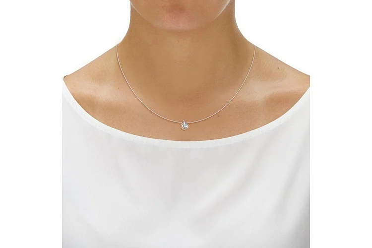 Колье из красного золота с бриллиантом