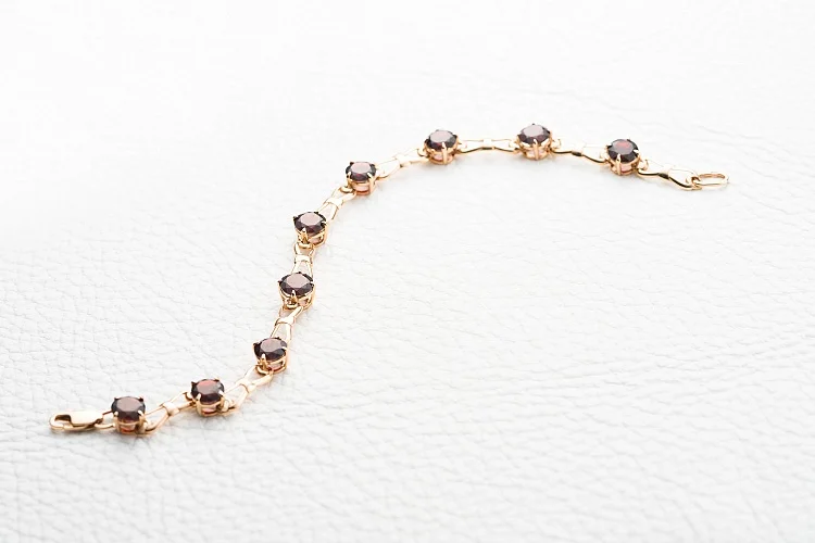 Браслет Дорожка из красного золота с 8 гранатами