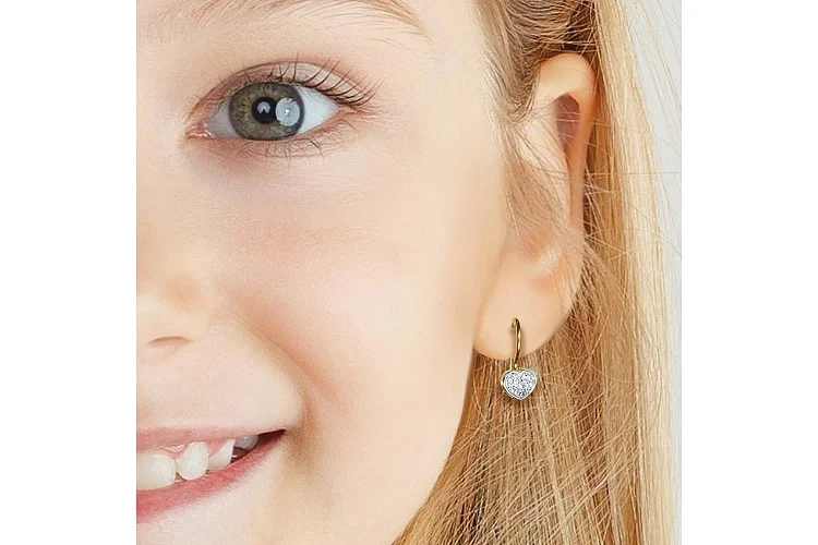 Детские серьги Сердца из жёлтого золота с 26 фианитами