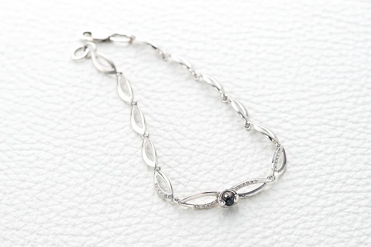 Браслет из белого золота с сапфиром и 20 бриллиантами