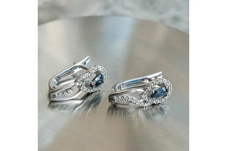 Серьги из белого золота с 2 сапфирами и 48 бриллиантами