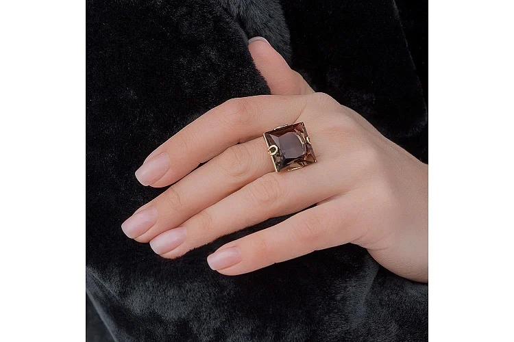 Кольцо из жёлтого золота с раухтопазом