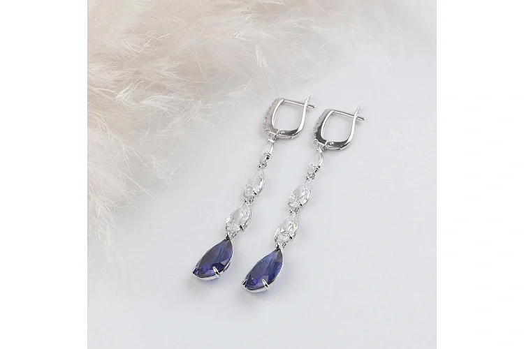 Серьги из белого золота с 2 сапфирами и 20 фианитами