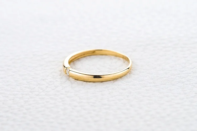 Кольцо из жёлтого золота с бриллиантом